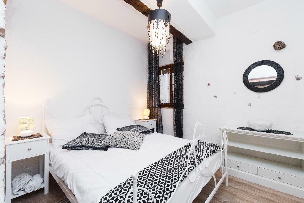 Apartment Mare ซริกเวนิซา ภายนอก รูปภาพ